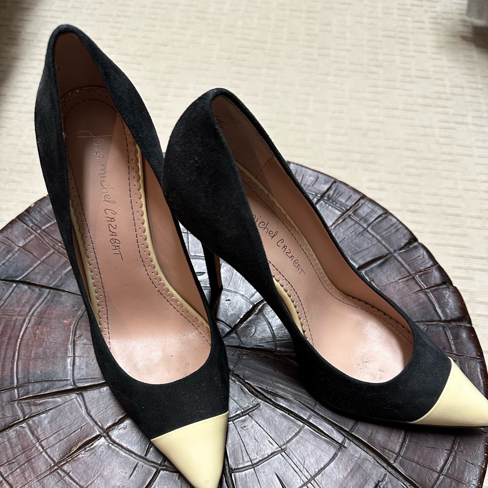 Black suede pump